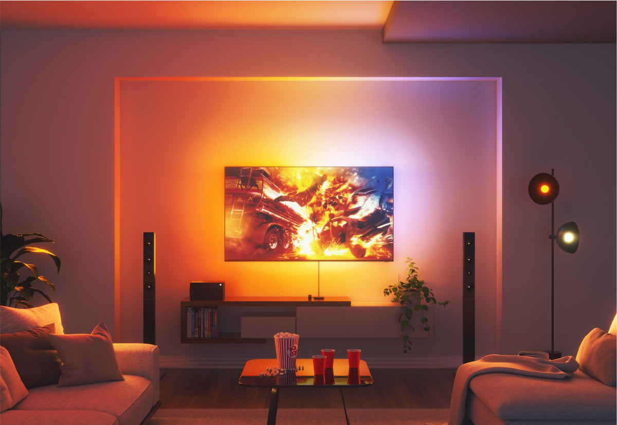 Nanoleaf 4D Screen Mirror mit farbiger Beleuchtung am Fernseher